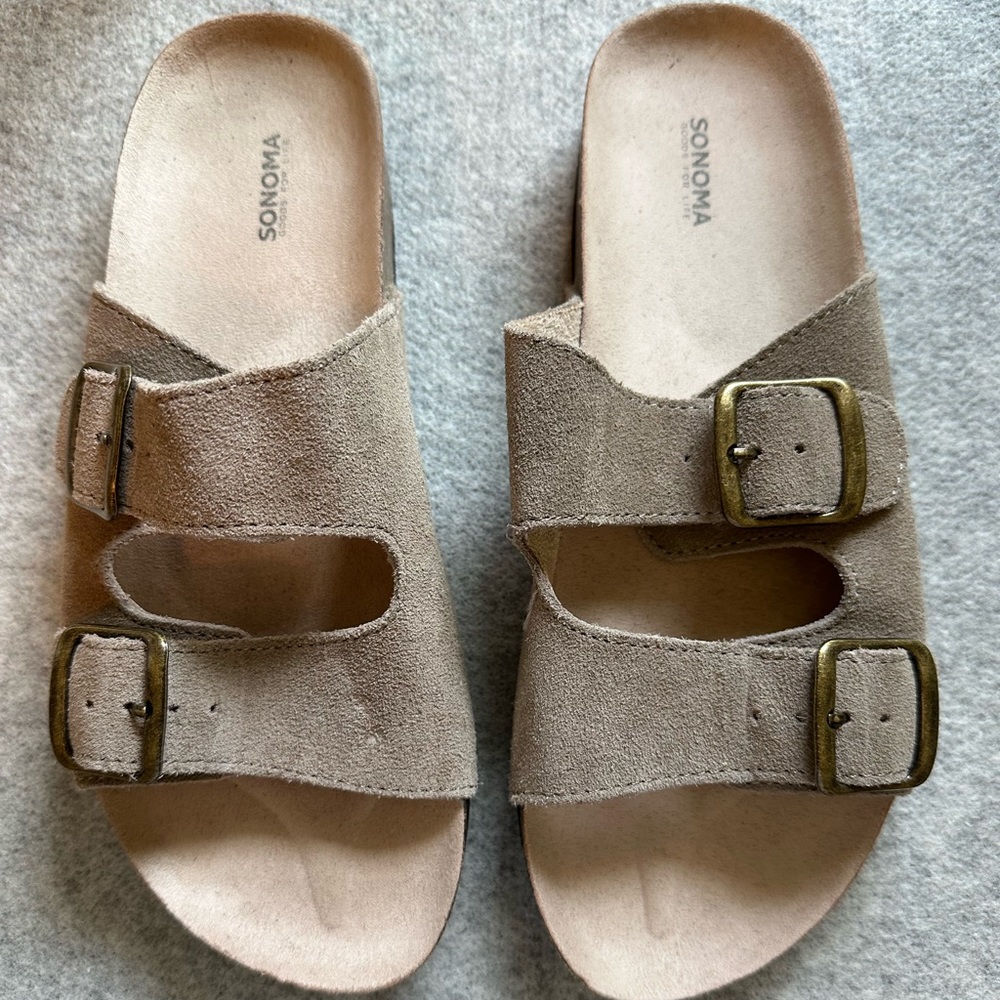 Sonoma women’s size 7 Med. Excellent condition. Taupe upper leather.